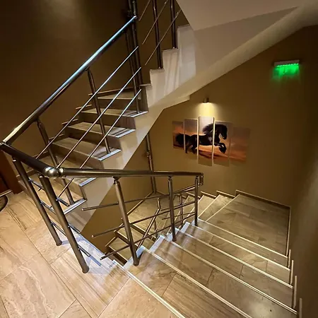 Cozy In Apartment *